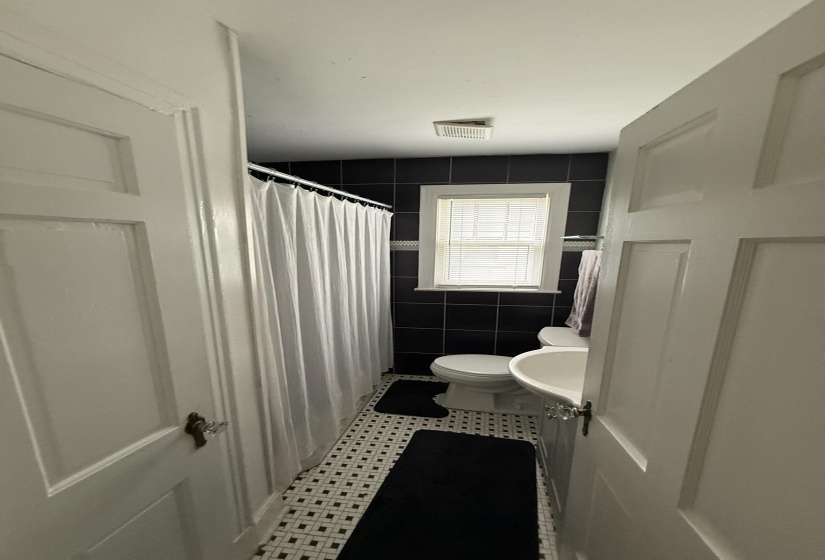 1594 PARKWAY AVE, Memphis, Tennessee 38112, 2 Bedroom Bedrooms, 0 ,1 BathroomBathrooms,Duplexes,For Sale,PARKWAY,0,10224102