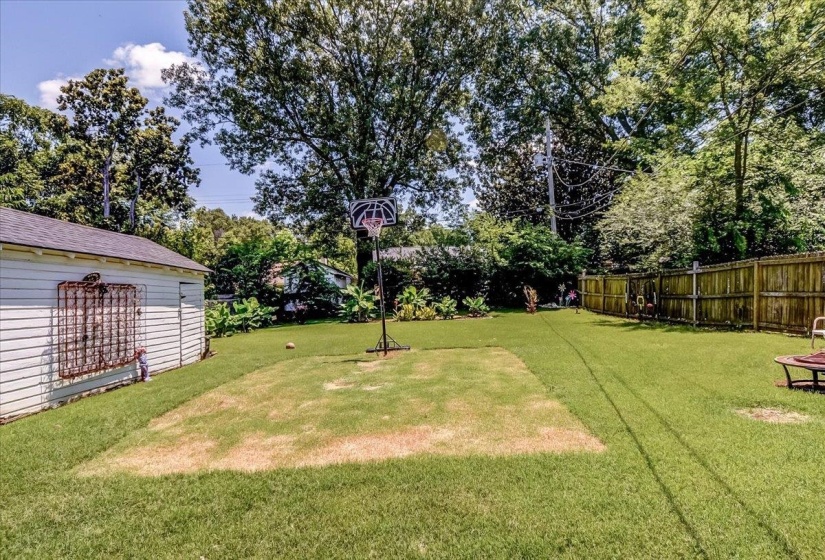 226 EDWIN CIR, Memphis, Tennessee 38104, 3 Bedrooms Bedrooms, 5 Rooms Rooms,1 BathroomBathrooms,Residential,For Sale,EDWIN,10224103