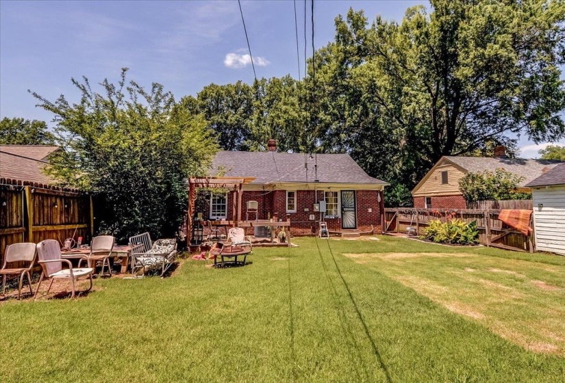 226 EDWIN CIR, Memphis, Tennessee 38104, 3 Bedrooms Bedrooms, 5 Rooms Rooms,1 BathroomBathrooms,Residential,For Sale,EDWIN,10224103