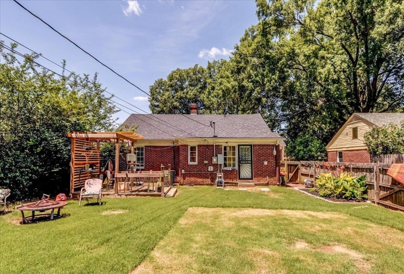 226 EDWIN CIR, Memphis, Tennessee 38104, 3 Bedrooms Bedrooms, 5 Rooms Rooms,1 BathroomBathrooms,Residential,For Sale,EDWIN,10224103