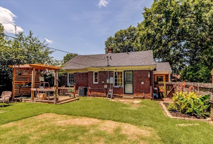 226 EDWIN CIR, Memphis, Tennessee 38104, 3 Bedrooms Bedrooms, 5 Rooms Rooms,1 BathroomBathrooms,Residential,For Sale,EDWIN,10224103