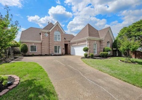 1646 FORSYTHE DR, Collierville, Tennessee 38017, 5 Bedrooms Bedrooms, 8 Rooms Rooms,3 BathroomsBathrooms,Residential,For Sale,FORSYTHE,10224104