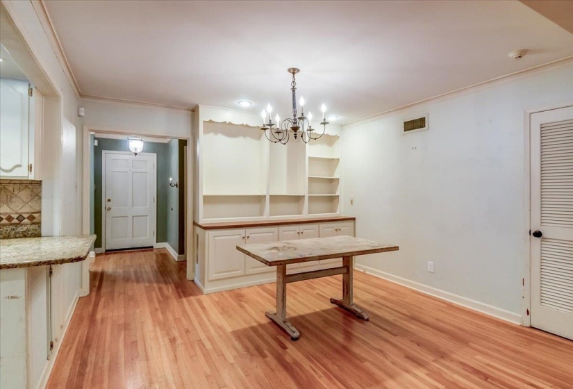 57 ROBERT DELL CV, Memphis, Tennessee 38117, 3 Bedrooms Bedrooms, 7 Rooms Rooms,2 BathroomsBathrooms,Residential,For Sale,ROBERT DELL,10224116