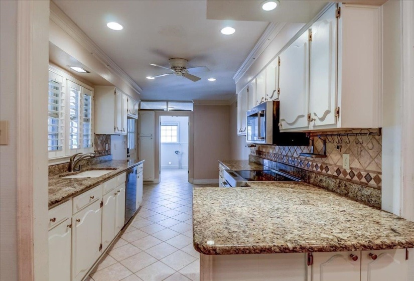 57 ROBERT DELL CV, Memphis, Tennessee 38117, 3 Bedrooms Bedrooms, 7 Rooms Rooms,2 BathroomsBathrooms,Residential,For Sale,ROBERT DELL,10224116