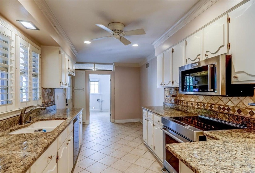 57 ROBERT DELL CV, Memphis, Tennessee 38117, 3 Bedrooms Bedrooms, 7 Rooms Rooms,2 BathroomsBathrooms,Residential,For Sale,ROBERT DELL,10224116
