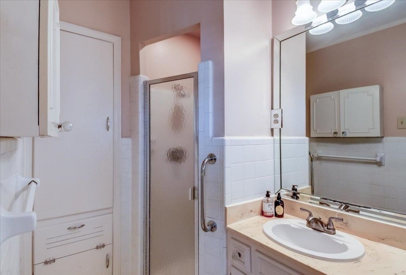 57 ROBERT DELL CV, Memphis, Tennessee 38117, 3 Bedrooms Bedrooms, 7 Rooms Rooms,2 BathroomsBathrooms,Residential,For Sale,ROBERT DELL,10224116