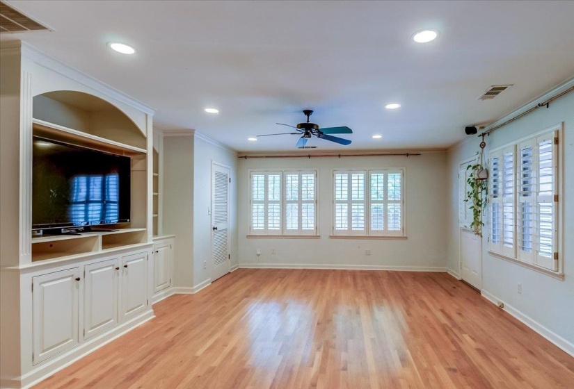57 ROBERT DELL CV, Memphis, Tennessee 38117, 3 Bedrooms Bedrooms, 7 Rooms Rooms,2 BathroomsBathrooms,Residential,For Sale,ROBERT DELL,10224116