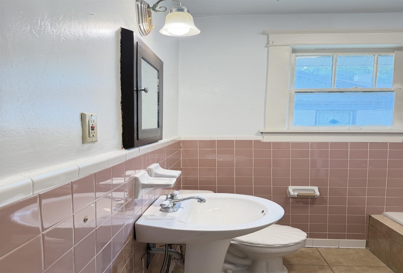 3612 COLEMAN AVE, Memphis, Tennessee 38122, 2 Bedrooms Bedrooms, 6 Rooms Rooms,1 BathroomBathrooms,Residential,For Sale,COLEMAN,10224117