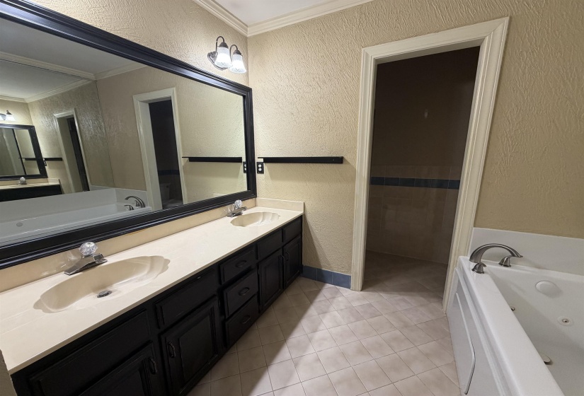 956 ROLLING OAKS LN, Collierville, Tennessee 38017, 5 Bedrooms Bedrooms, 9 Rooms Rooms,3.1 BathroomsBathrooms,Rental Properties,For Sale,ROLLING OAKS,10224150