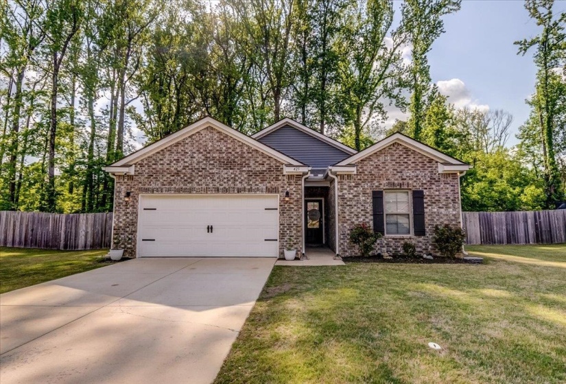 425 COLONIAL HEIGHTS DR, Munford, Tennessee 38058, 3 Bedroom Bedrooms, 6 Room Rooms,2 BathroomBathrooms,Residential,For Sale,COLONIAL HEIGHTS,0,10220449