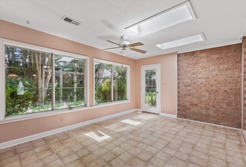 1578 QUAIL POINTE CIR, Memphis, Tennessee 38120, 3 Bedrooms Bedrooms, 7 Rooms Rooms,2 BathroomsBathrooms,Residential,For Sale,QUAIL POINTE,10224133