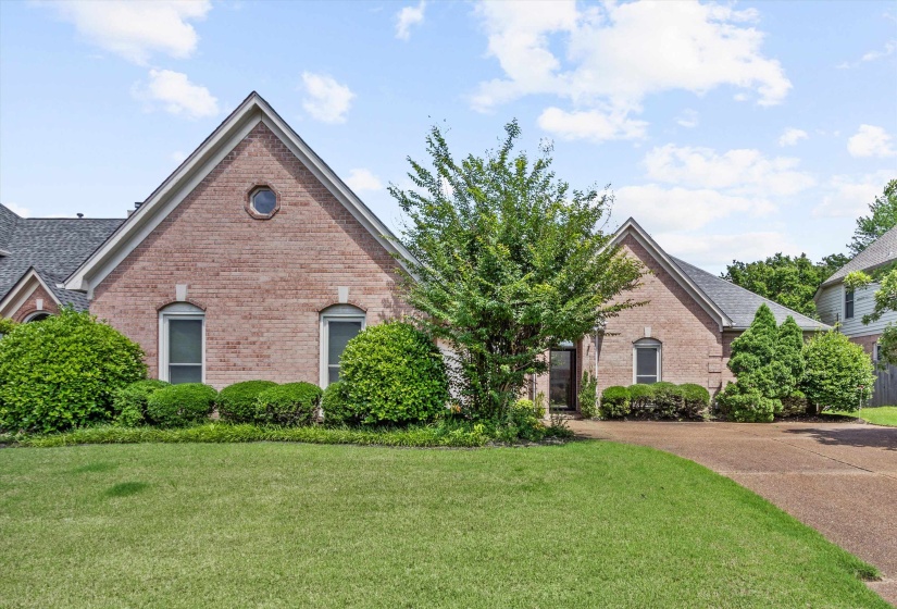 Diamond in the Rough! With Potential Galore in a fabulous location- Quail Pointe! Looking for something to make yours and put your decorating stamp on it? Long-time family home being sold AS IS and…this is VERY RARE – 3 Bedrooms, 2 Baths ALL ON ONE LEVEL!