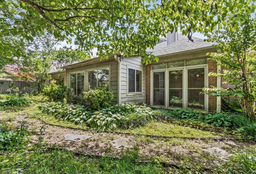 1578 QUAIL POINTE CIR, Memphis, Tennessee 38120, 3 Bedrooms Bedrooms, 7 Rooms Rooms,2 BathroomsBathrooms,Residential,For Sale,QUAIL POINTE,10224133