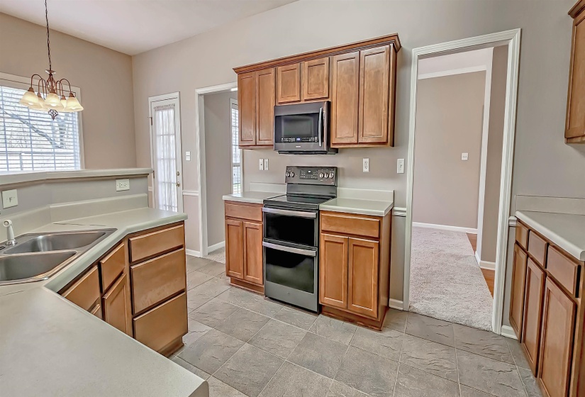 8678 ASHBURY OAK DR, Memphis, Tennessee 38018, 5 Bedrooms Bedrooms, 10 Rooms Rooms,3 BathroomsBathrooms,Residential,For Sale,ASHBURY OAK,10224137