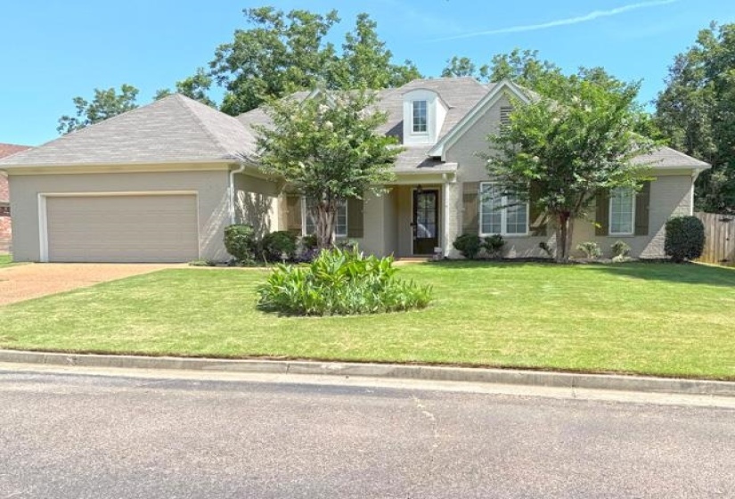 8678 ASHBURY OAK DR, Memphis, Tennessee 38018, 5 Bedrooms Bedrooms, 10 Rooms Rooms,3 BathroomsBathrooms,Residential,For Sale,ASHBURY OAK,10224137
