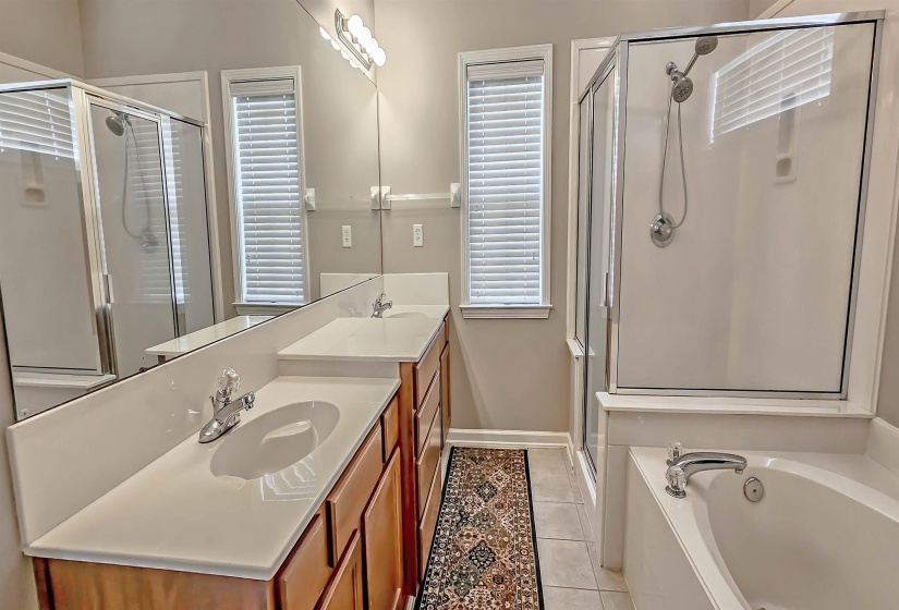8678 ASHBURY OAK DR, Memphis, Tennessee 38018, 5 Bedrooms Bedrooms, 10 Rooms Rooms,3 BathroomsBathrooms,Residential,For Sale,ASHBURY OAK,10224137