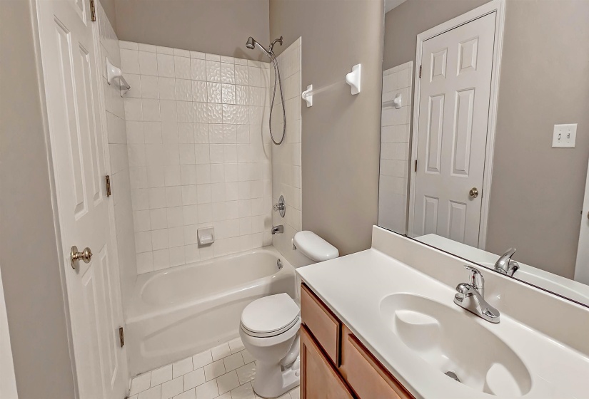 8678 ASHBURY OAK DR, Memphis, Tennessee 38018, 5 Bedrooms Bedrooms, 10 Rooms Rooms,3 BathroomsBathrooms,Residential,For Sale,ASHBURY OAK,10224137