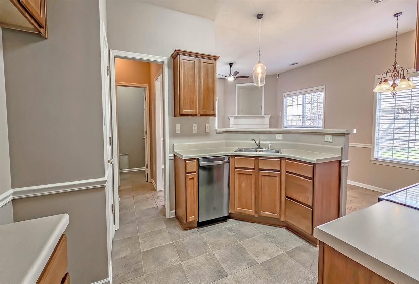 8678 ASHBURY OAK DR, Memphis, Tennessee 38018, 5 Bedrooms Bedrooms, 10 Rooms Rooms,3 BathroomsBathrooms,Residential,For Sale,ASHBURY OAK,10224137