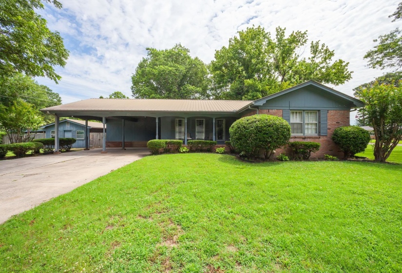 1042 TERRACE ST, Bolivar, Tennessee 38008-2418, 3 Bedrooms Bedrooms, 7 Rooms Rooms,1.1 BathroomsBathrooms,Residential,For Sale,TERRACE,10224139