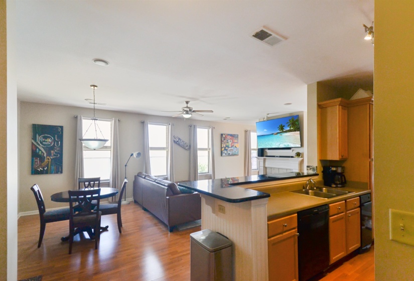600 MAIN ST, Memphis, Tennessee 38103, 2 Bedrooms Bedrooms, 6 Rooms Rooms,2 BathroomsBathrooms,Residential,For Sale,MAIN,10224146
