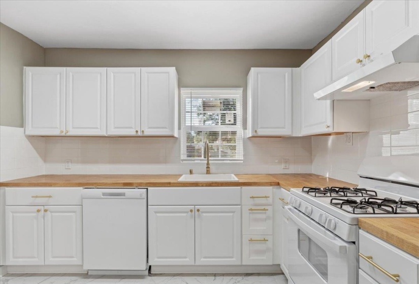 1160 ISABELLE ST, Memphis, Tennessee 38122, 4 Bedroom Bedrooms, 6 Room Rooms,2 BathroomBathrooms,Residential,For Sale,ISABELLE,0,10224148