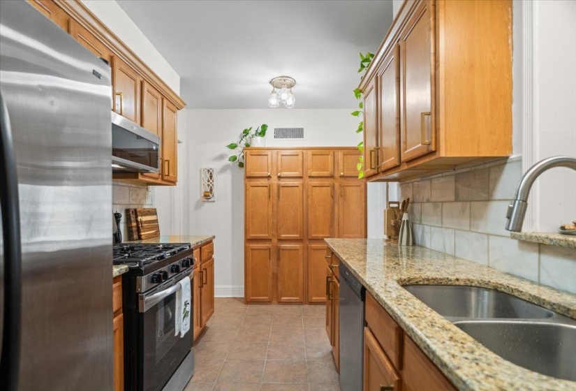 163 MENDENHALL RD, Memphis, Tennessee 38117, 3 Bedrooms Bedrooms, 7 Rooms Rooms,2 BathroomsBathrooms,Residential,For Sale,MENDENHALL,10224168