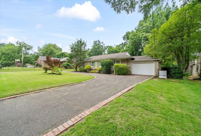 163 MENDENHALL RD, Memphis, Tennessee 38117, 3 Bedrooms Bedrooms, 7 Rooms Rooms,2 BathroomsBathrooms,Residential,For Sale,MENDENHALL,10224168