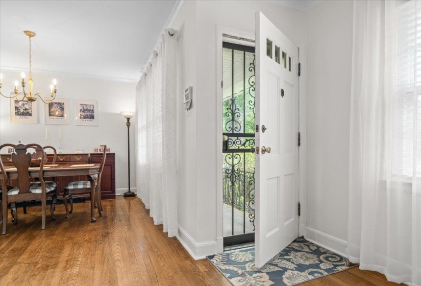 163 MENDENHALL RD, Memphis, Tennessee 38117, 3 Bedrooms Bedrooms, 7 Rooms Rooms,2 BathroomsBathrooms,Residential,For Sale,MENDENHALL,10224168