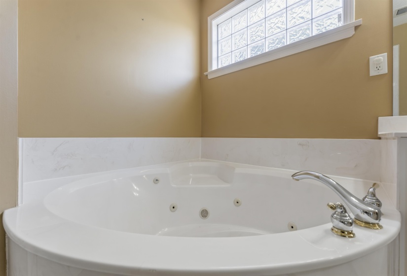 6195 ANDREA BLUFF CV, Bartlett, Tennessee 38135, 4 Bedrooms Bedrooms, 7 Rooms Rooms,2.1 BathroomsBathrooms,Residential,For Sale,ANDREA BLUFF,10224173