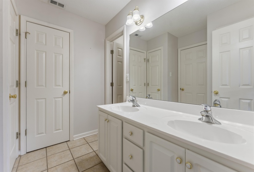 6195 ANDREA BLUFF CV, Bartlett, Tennessee 38135, 4 Bedrooms Bedrooms, 7 Rooms Rooms,2.1 BathroomsBathrooms,Residential,For Sale,ANDREA BLUFF,10224173