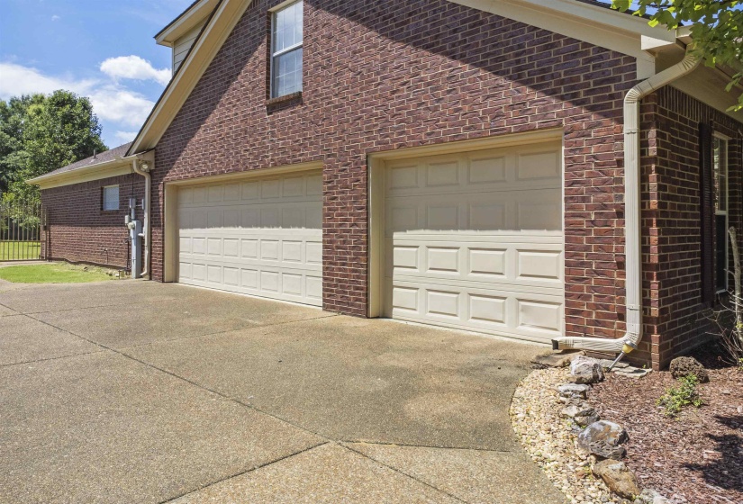 6195 ANDREA BLUFF CV, Bartlett, Tennessee 38135, 4 Bedrooms Bedrooms, 7 Rooms Rooms,2.1 BathroomsBathrooms,Residential,For Sale,ANDREA BLUFF,10224173
