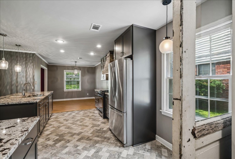 1574 STERLING DR, Memphis, Tennessee 38119, 3 Bedrooms Bedrooms, 7 Rooms Rooms,2 BathroomsBathrooms,Residential,For Sale,STERLING,10224178