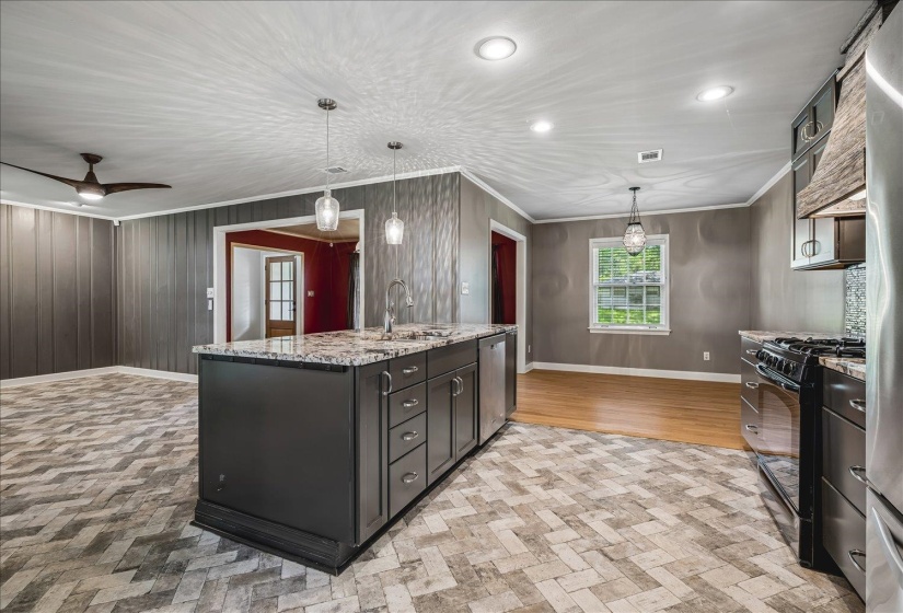 1574 STERLING DR, Memphis, Tennessee 38119, 3 Bedrooms Bedrooms, 7 Rooms Rooms,2 BathroomsBathrooms,Residential,For Sale,STERLING,10224178