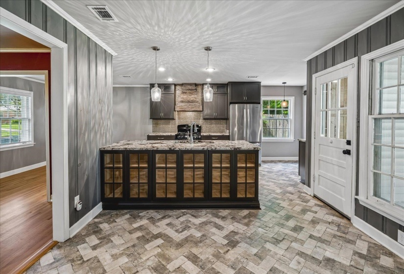 1574 STERLING DR, Memphis, Tennessee 38119, 3 Bedrooms Bedrooms, 7 Rooms Rooms,2 BathroomsBathrooms,Residential,For Sale,STERLING,10224178