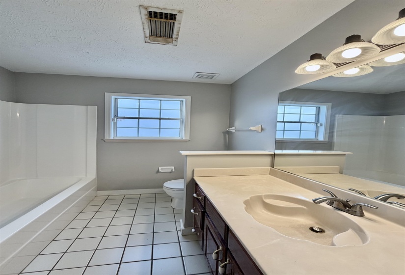 271 MEADOWLAND DR, Unicorp/Drummonds, Tennessee 38023, 6 Bedroom Bedrooms, 10 Room Rooms,3.1 BathroomBathrooms,Rental Properties,For Sale,MEADOWLAND,0,10224223