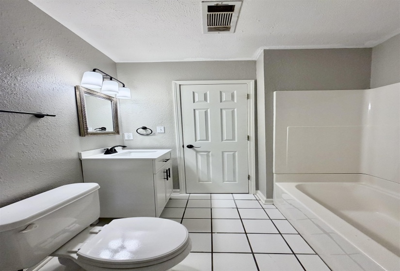 271 MEADOWLAND DR, Unicorp/Drummonds, Tennessee 38023, 6 Bedroom Bedrooms, 10 Room Rooms,3.1 BathroomBathrooms,Rental Properties,For Sale,MEADOWLAND,0,10224223