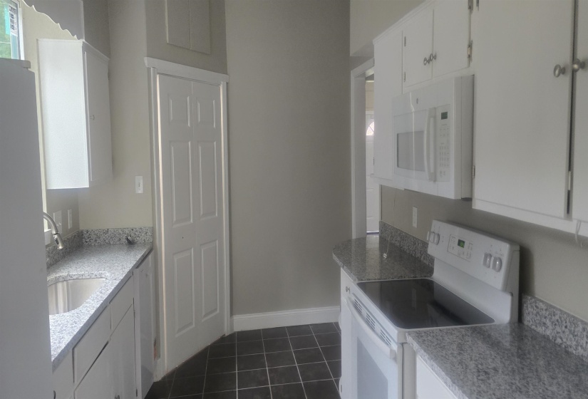 2311 YORK AVE, Memphis, Tennessee 38104, 2 Bedroom Bedrooms, 5 Room Rooms,2.1 BathroomBathrooms,Residential,For Sale,YORK,0,10214153