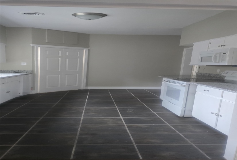 2311 YORK AVE, Memphis, Tennessee 38104, 2 Bedroom Bedrooms, 5 Room Rooms,2.1 BathroomBathrooms,Residential,For Sale,YORK,0,10214153