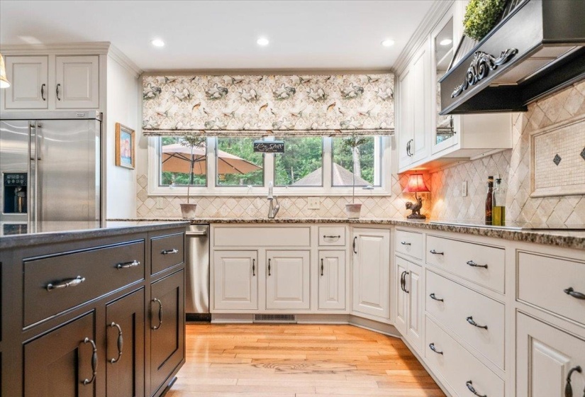 8359 DRURY LN, Germantown, Tennessee 38139, 4 Bedroom Bedrooms, 10 Room Rooms,4 BathroomBathrooms,Residential,For Sale,DRURY,0,10223582