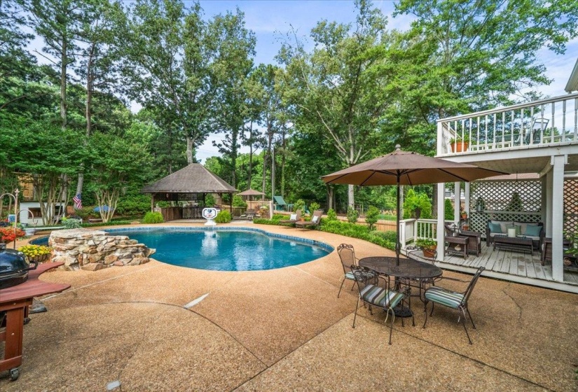 8359 DRURY LN, Germantown, Tennessee 38139, 4 Bedroom Bedrooms, 10 Room Rooms,4 BathroomBathrooms,Residential,For Sale,DRURY,0,10223582