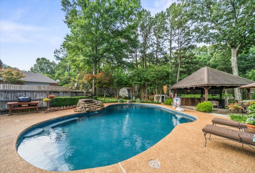 8359 DRURY LN, Germantown, Tennessee 38139, 4 Bedroom Bedrooms, 10 Room Rooms,4 BathroomBathrooms,Residential,For Sale,DRURY,0,10223582