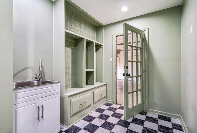 2040 RIDGEWAY RD, Memphis, Tennessee 38119, 4 Bedroom Bedrooms, 8 Room Rooms,2.1 BathroomBathrooms,Residential,For Sale,RIDGEWAY,0,10224189
