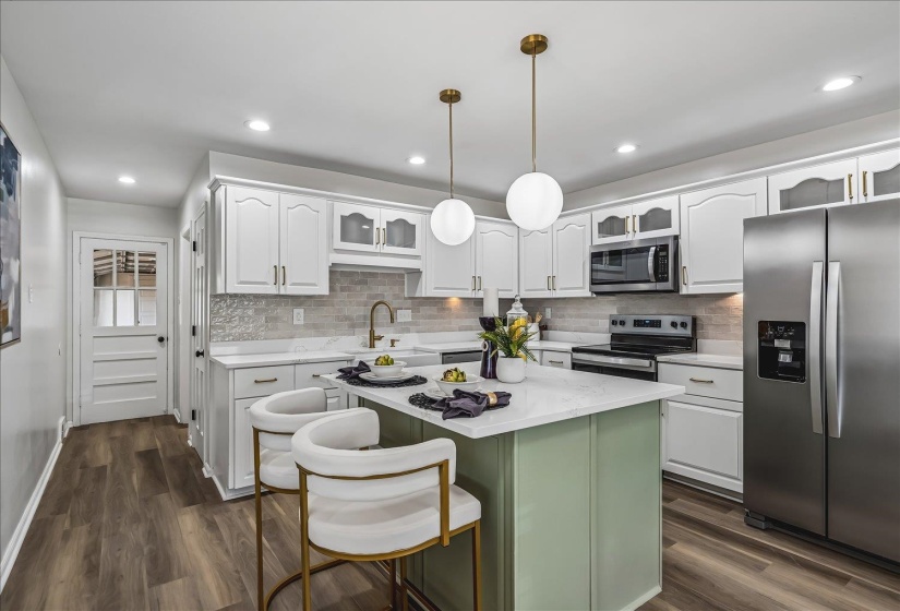 2040 RIDGEWAY RD, Memphis, Tennessee 38119, 4 Bedroom Bedrooms, 8 Room Rooms,2.1 BathroomBathrooms,Residential,For Sale,RIDGEWAY,0,10224189