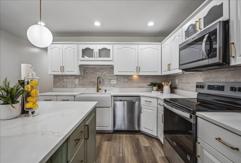2040 RIDGEWAY RD, Memphis, Tennessee 38119, 4 Bedroom Bedrooms, 8 Room Rooms,2.1 BathroomBathrooms,Residential,For Sale,RIDGEWAY,0,10224189