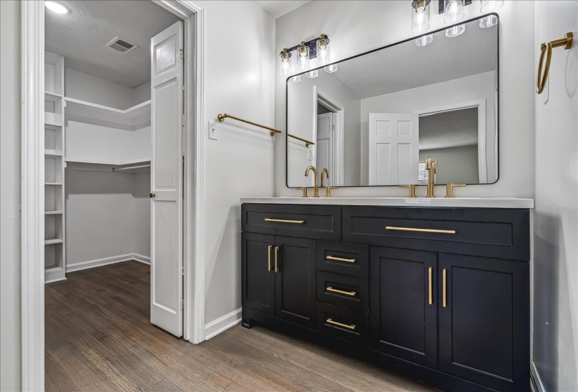 2040 RIDGEWAY RD, Memphis, Tennessee 38119, 4 Bedroom Bedrooms, 8 Room Rooms,2.1 BathroomBathrooms,Residential,For Sale,RIDGEWAY,0,10224189