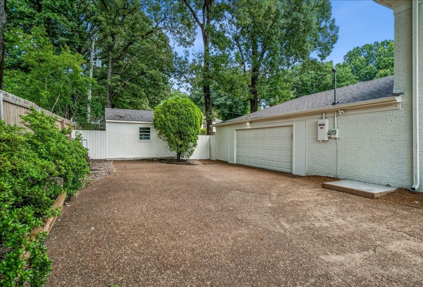 2040 RIDGEWAY RD, Memphis, Tennessee 38119, 4 Bedroom Bedrooms, 8 Room Rooms,2.1 BathroomBathrooms,Residential,For Sale,RIDGEWAY,0,10224189