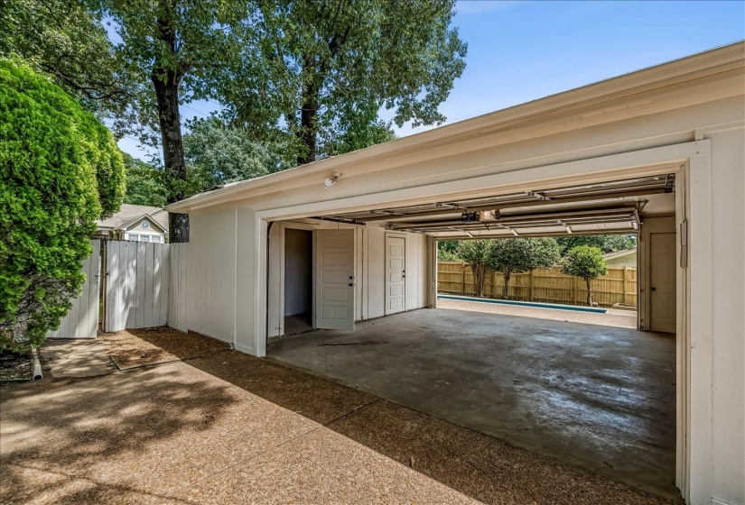 2040 RIDGEWAY RD, Memphis, Tennessee 38119, 4 Bedroom Bedrooms, 8 Room Rooms,2.1 BathroomBathrooms,Residential,For Sale,RIDGEWAY,0,10224189