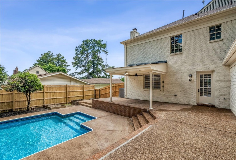 2040 RIDGEWAY RD, Memphis, Tennessee 38119, 4 Bedroom Bedrooms, 8 Room Rooms,2.1 BathroomBathrooms,Residential,For Sale,RIDGEWAY,0,10224189