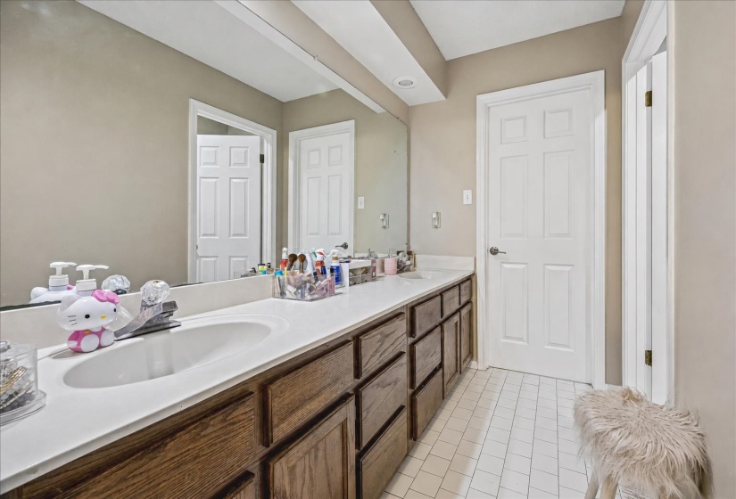 9324 OAK KNOLL CV, Cordova, Tennessee 38018, 4 Bedroom Bedrooms, 10 Room Rooms,3.1 BathroomBathrooms,Residential,For Sale,OAK KNOLL,0,10224192