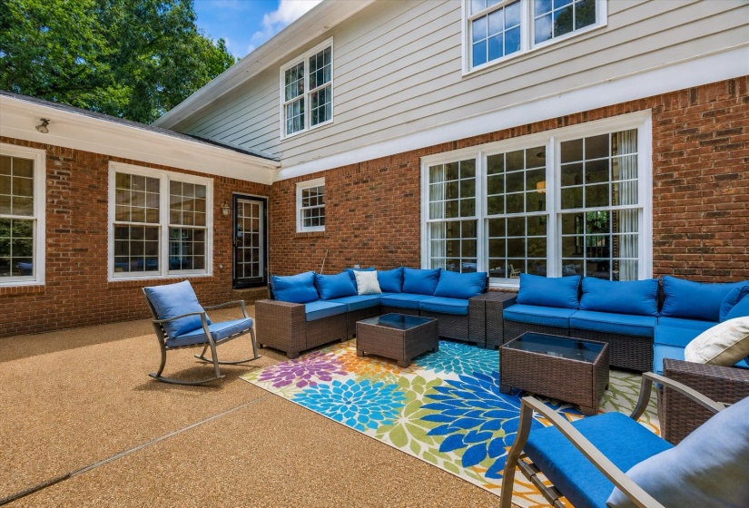 9324 OAK KNOLL CV, Cordova, Tennessee 38018, 4 Bedroom Bedrooms, 10 Room Rooms,3.1 BathroomBathrooms,Residential,For Sale,OAK KNOLL,0,10224192
